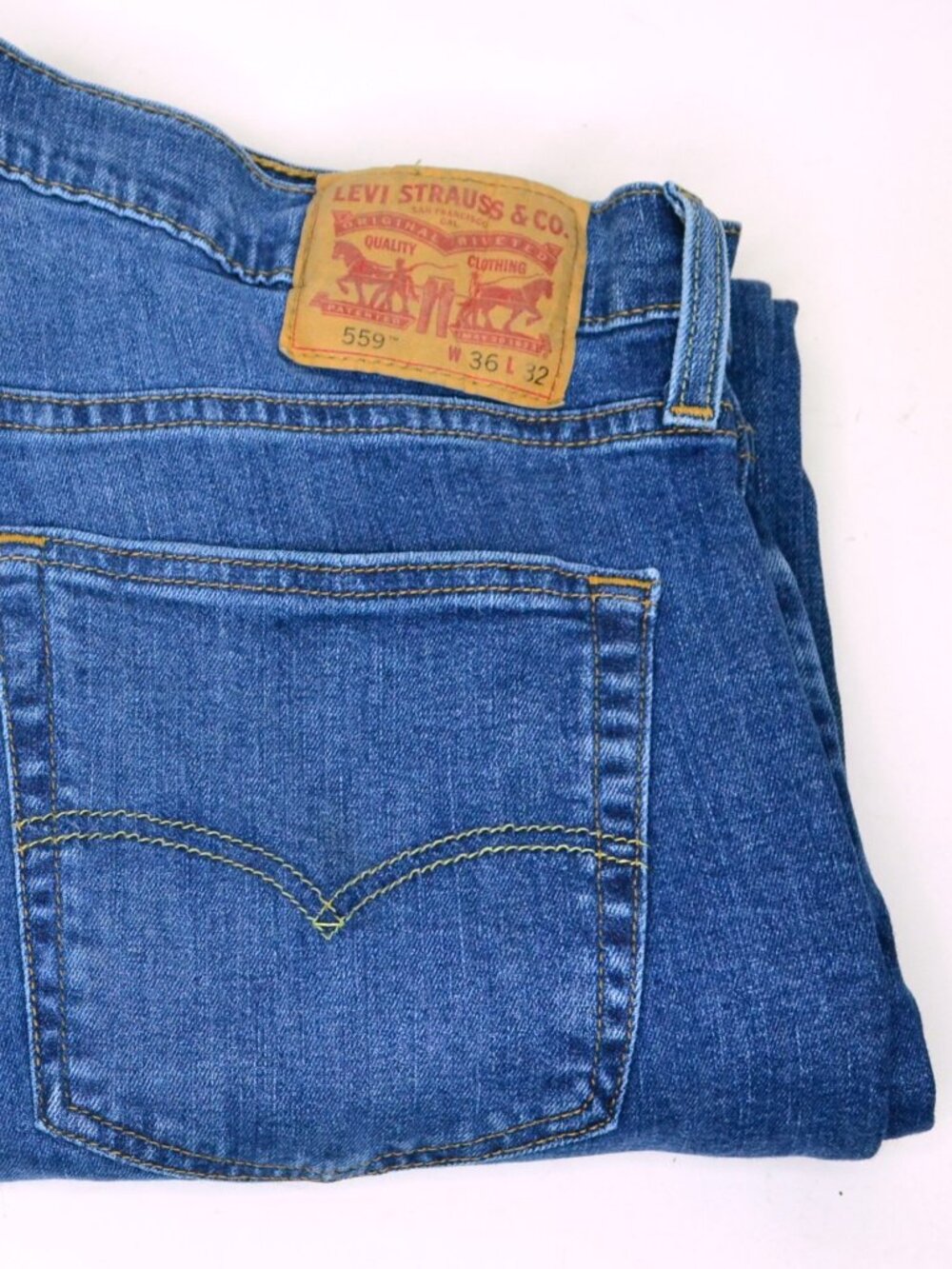 Levi's 559 Men's Size W36 L32 Blue Loose Relaxed Fit Med Wash Denim Jeans